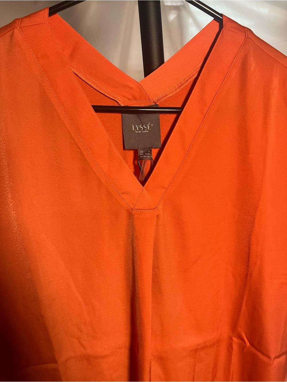 NWT Lysse V-Neck Short Sleeve Top in Vibrant Orange - Extremely Soft